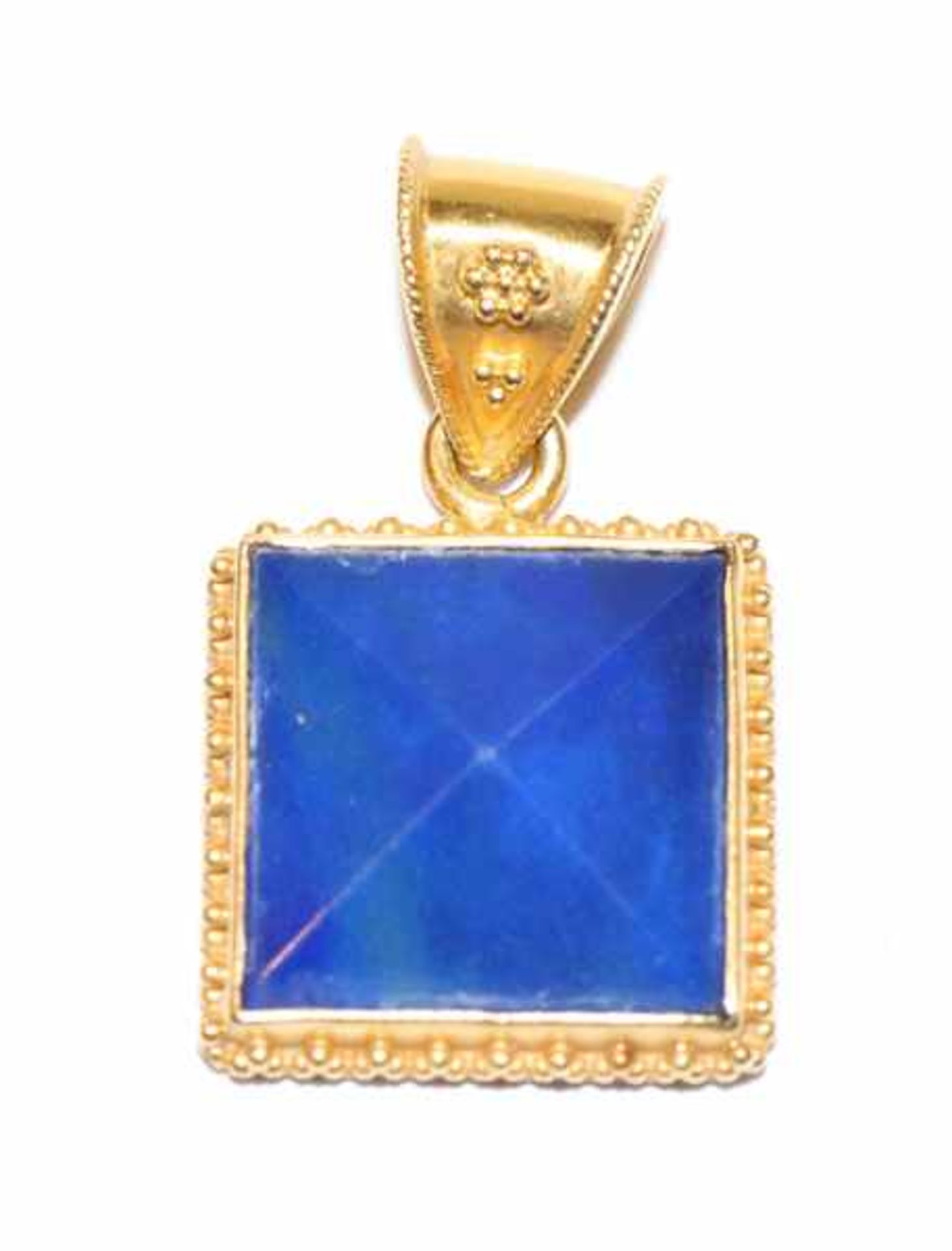 22 k Gelbgold Anhänger mit Lapislazuli und fein granuliertem Randdekor, L 2,6 cm, 5,8 gr.