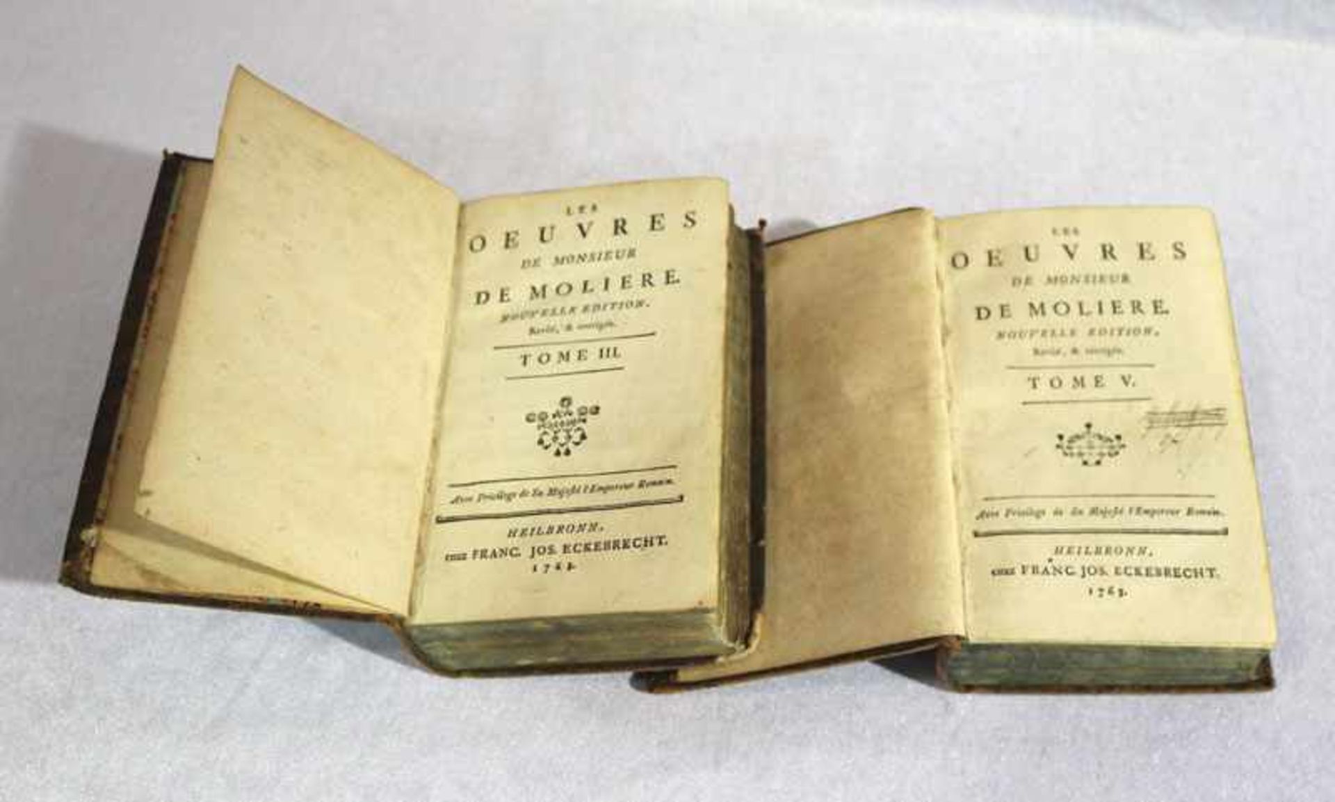 2 Bücher 'Les Oeuvres De Monsieur De Moliere', Band III und V, 1763,in französischer Sprache, in