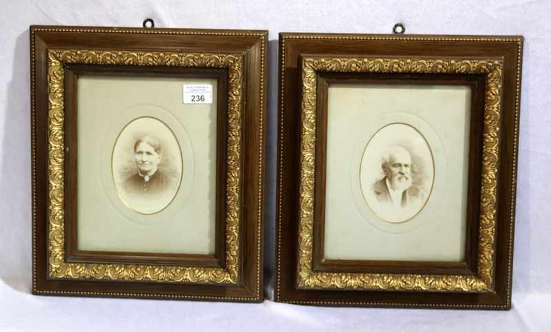 2 Fotographien 'Agathe Kaiser, 1830-1913' und 'Gottfried Kaiser, 1824-1901', beide mit