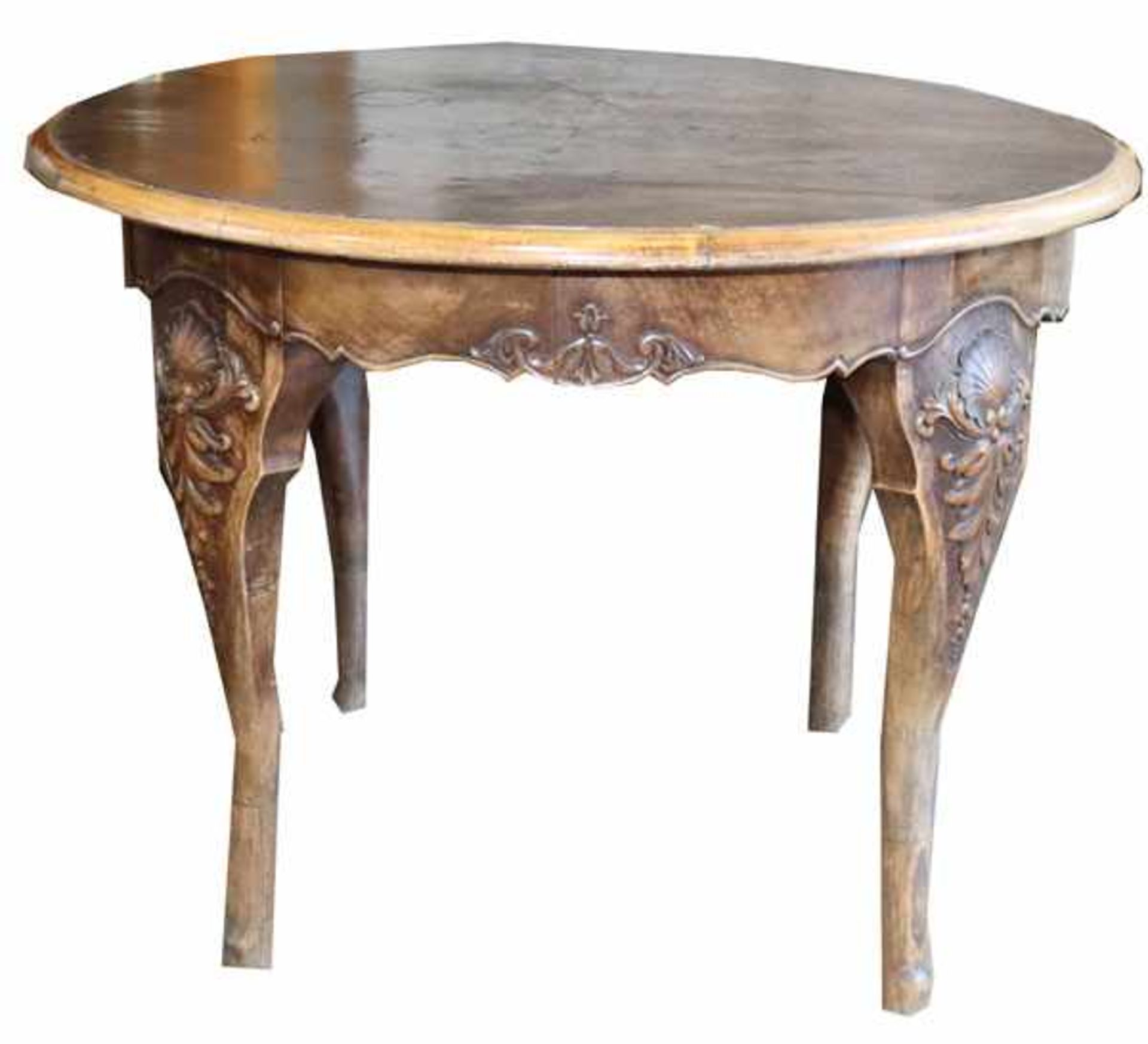 Runder Tisch auf 4 Beinen, teils beschnitzt, Gebrauchsspuren, Tischplatte beschädigt, H 77 cm, D 100