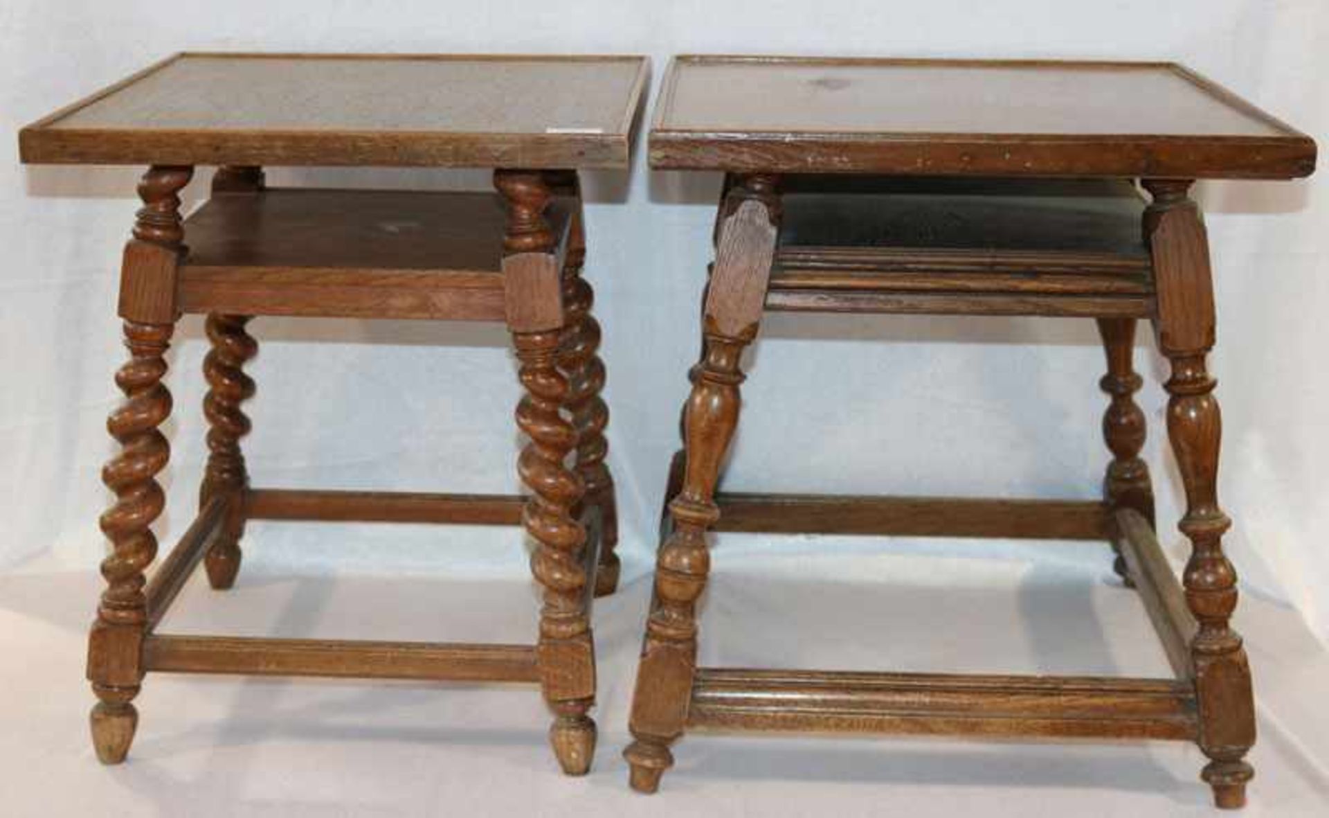 2 Beistelltische auf gedrechselten Beinen, Ablageboden, um 1900, H 49 cm, B 42 cm, T 42 cm,