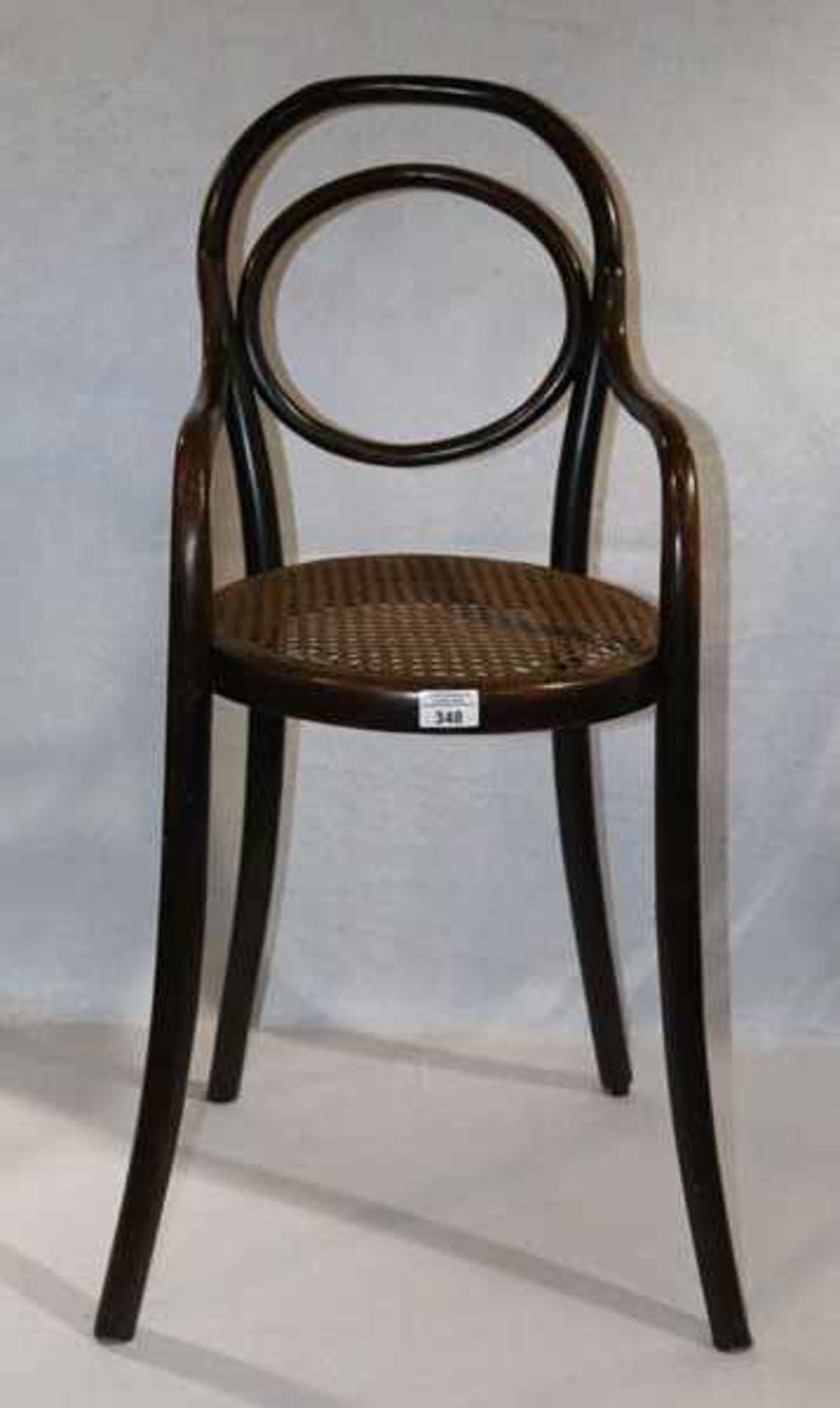 Thonet Kinderstuhl auf geschwungenen Beinen, Sitz mit Flechteinlage, H 88 cm, B 37 cm, T 35 cm,