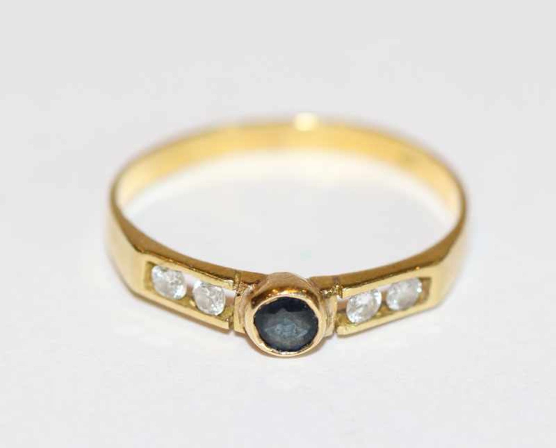 18 k Gelbgold Ring mit Safir und 4 Diamanten, Gr. 56