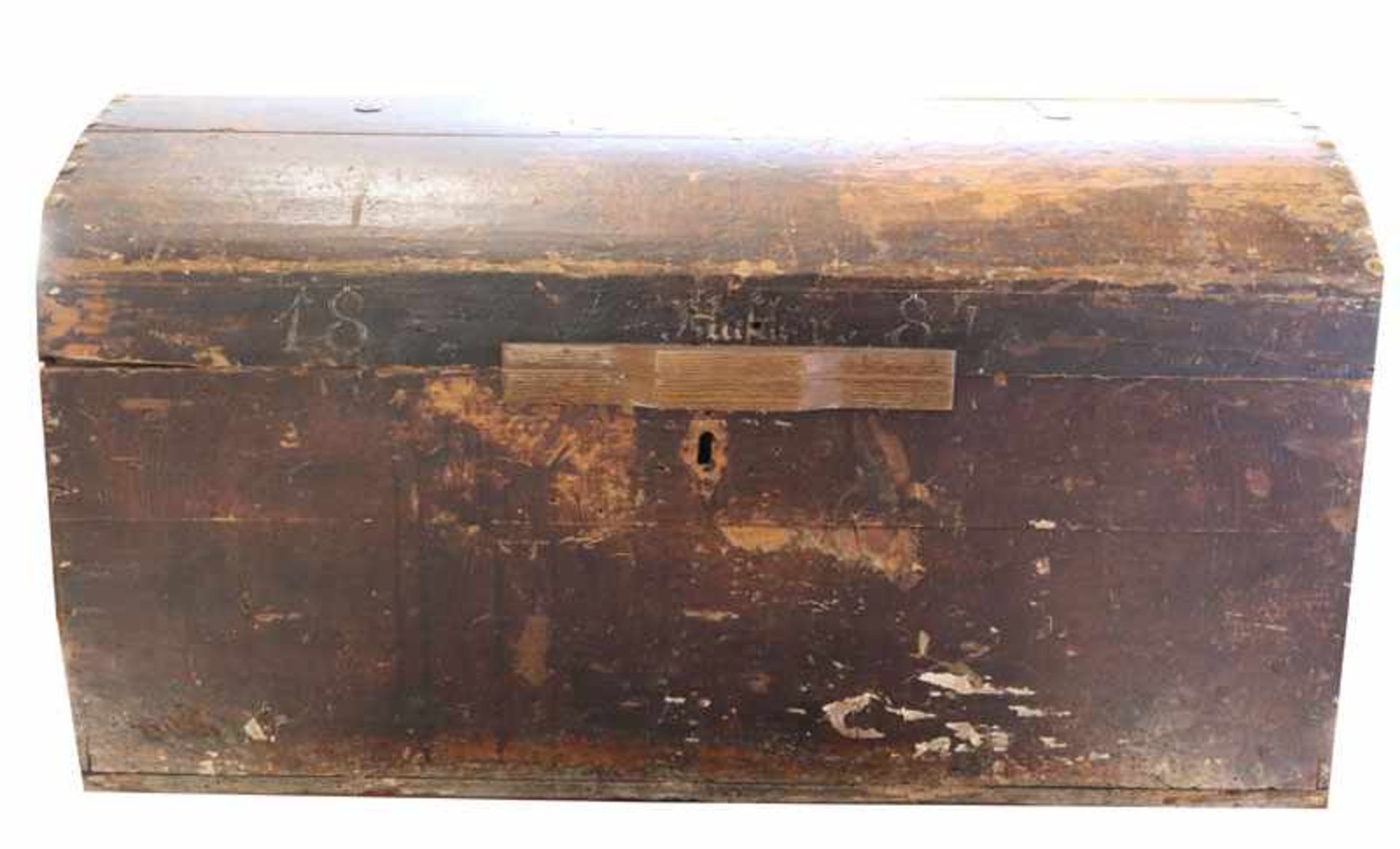 Holztruhe, Korpus mit gewölbtem Deckel, aufklappbar, datiert 1884, H 50 cm, B 96 cm, T 50 cm,