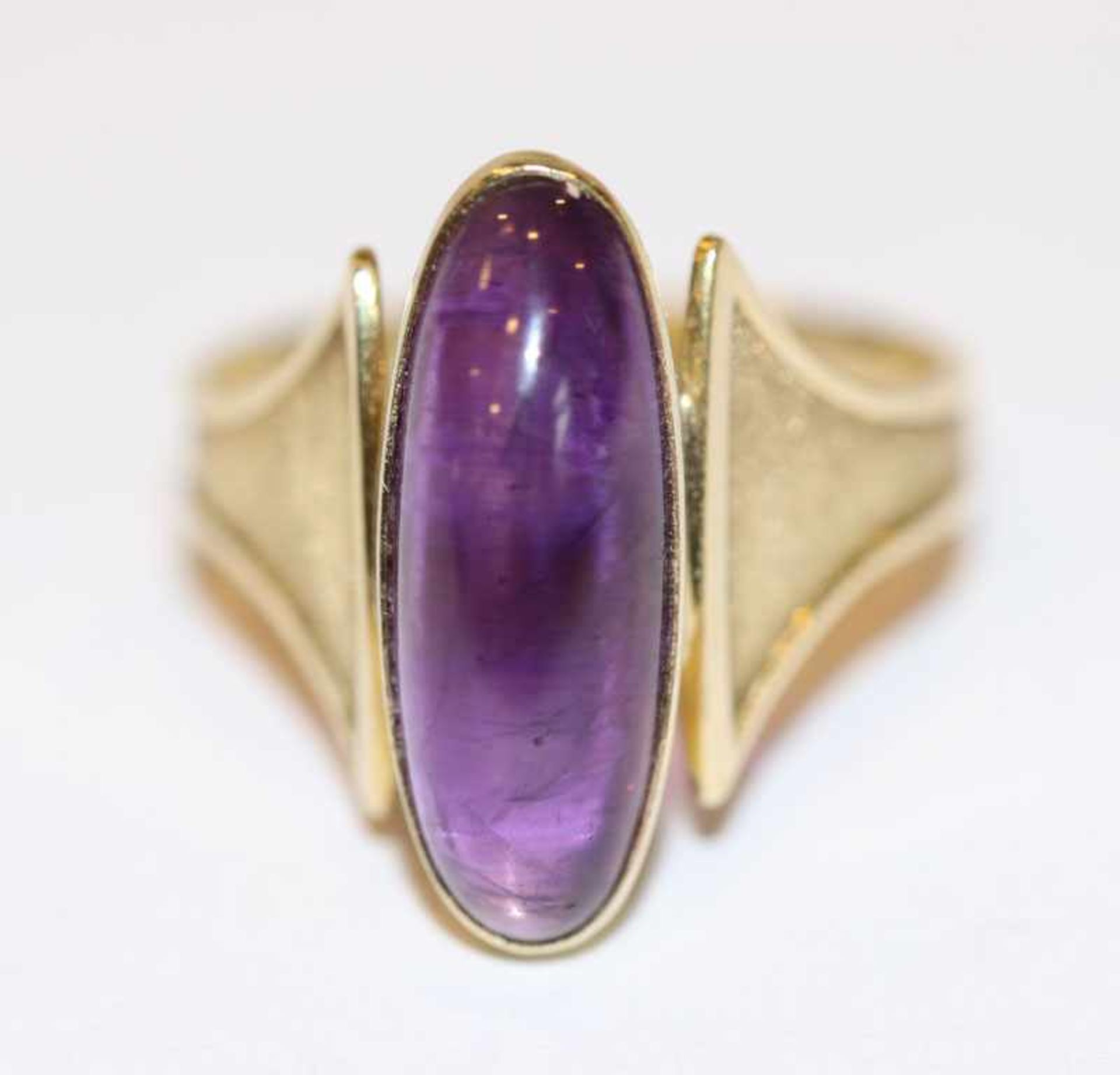 14 k Gelbgold Ring mit Amethyst, ältere Handarbeit, 4,3 gr., Gr. 55