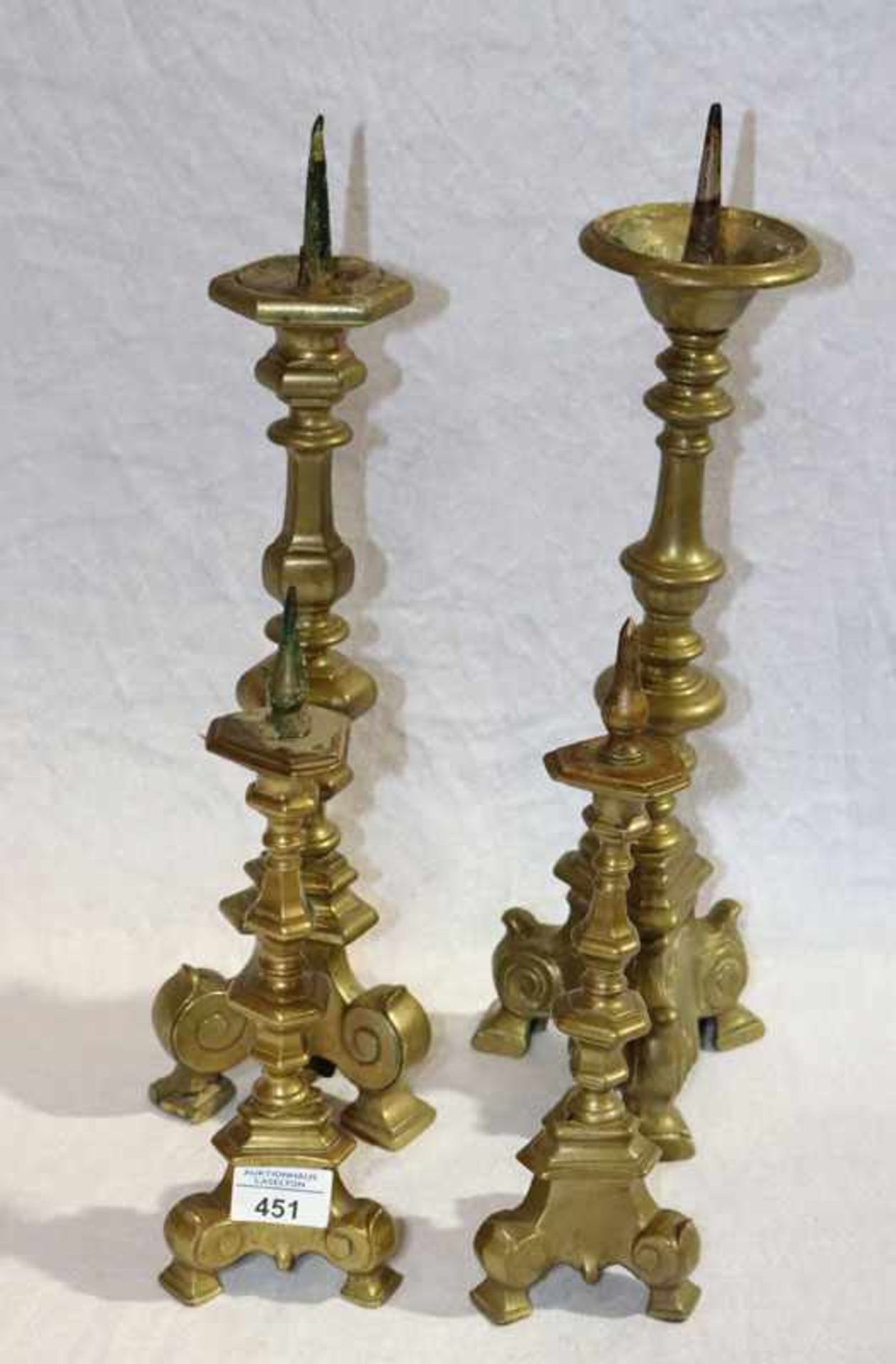 Konvolt von 4 Bronze Kerzenleuchter, früh 19. Jahrhundert, H 28/44 cm, Altersspuren