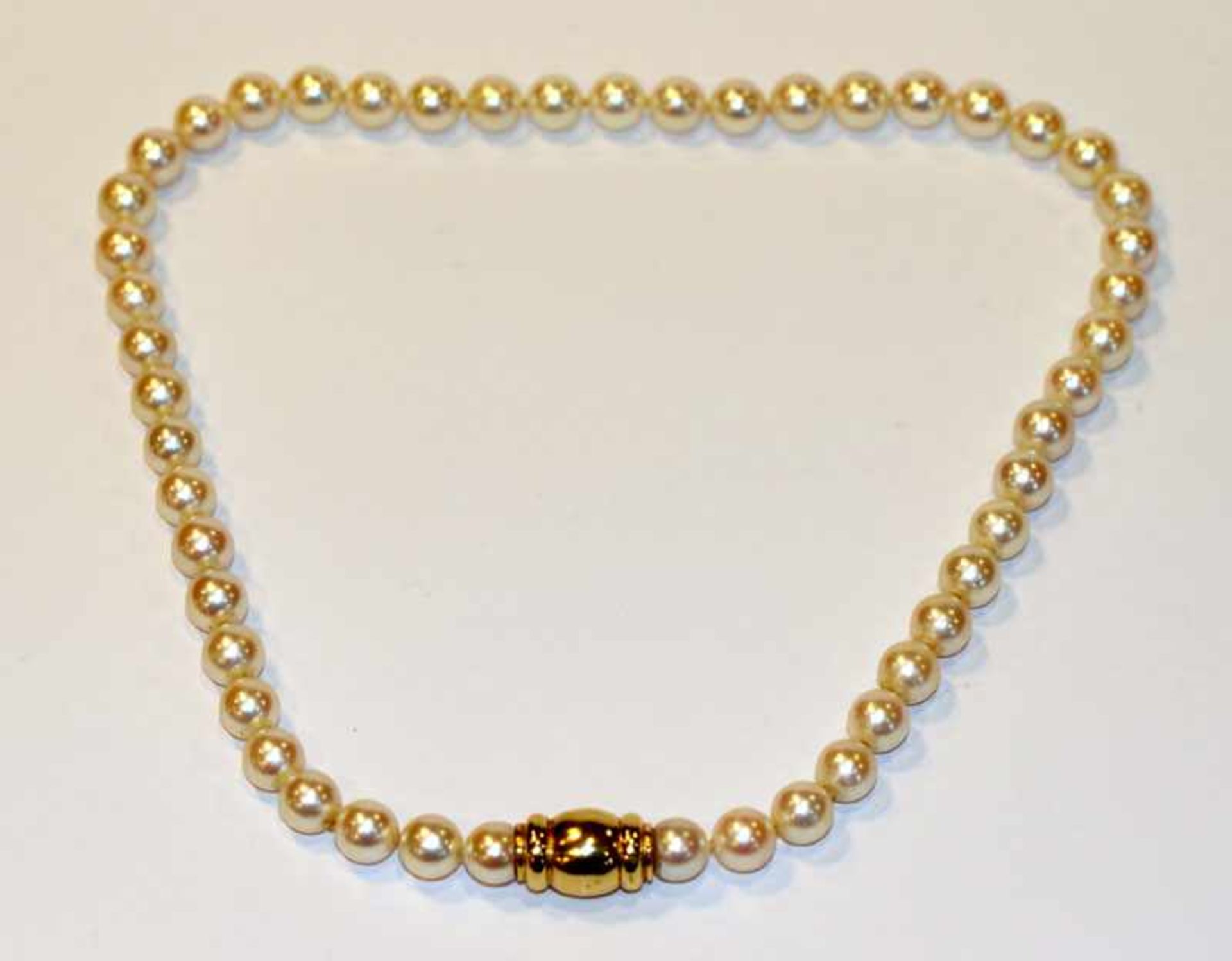 Perlenkette, 8,8-9 mm Perlen mit schönem Lüster, 18 k Gelbgold Schließe, L 45 cm
