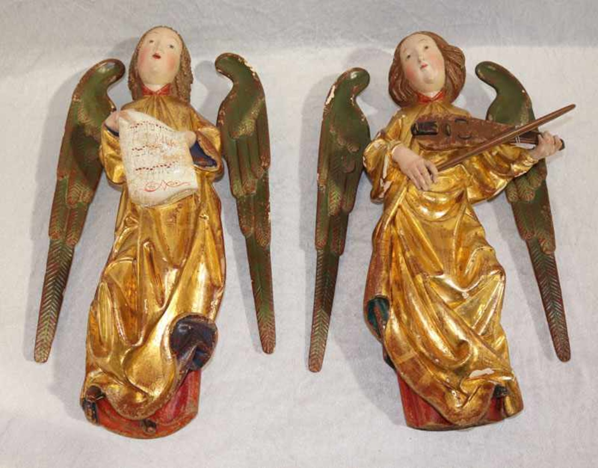 2 Holzskulpturen 'Musizierender und singender Engel', farbig gefaßt, fassung teils beschädigt, 19.