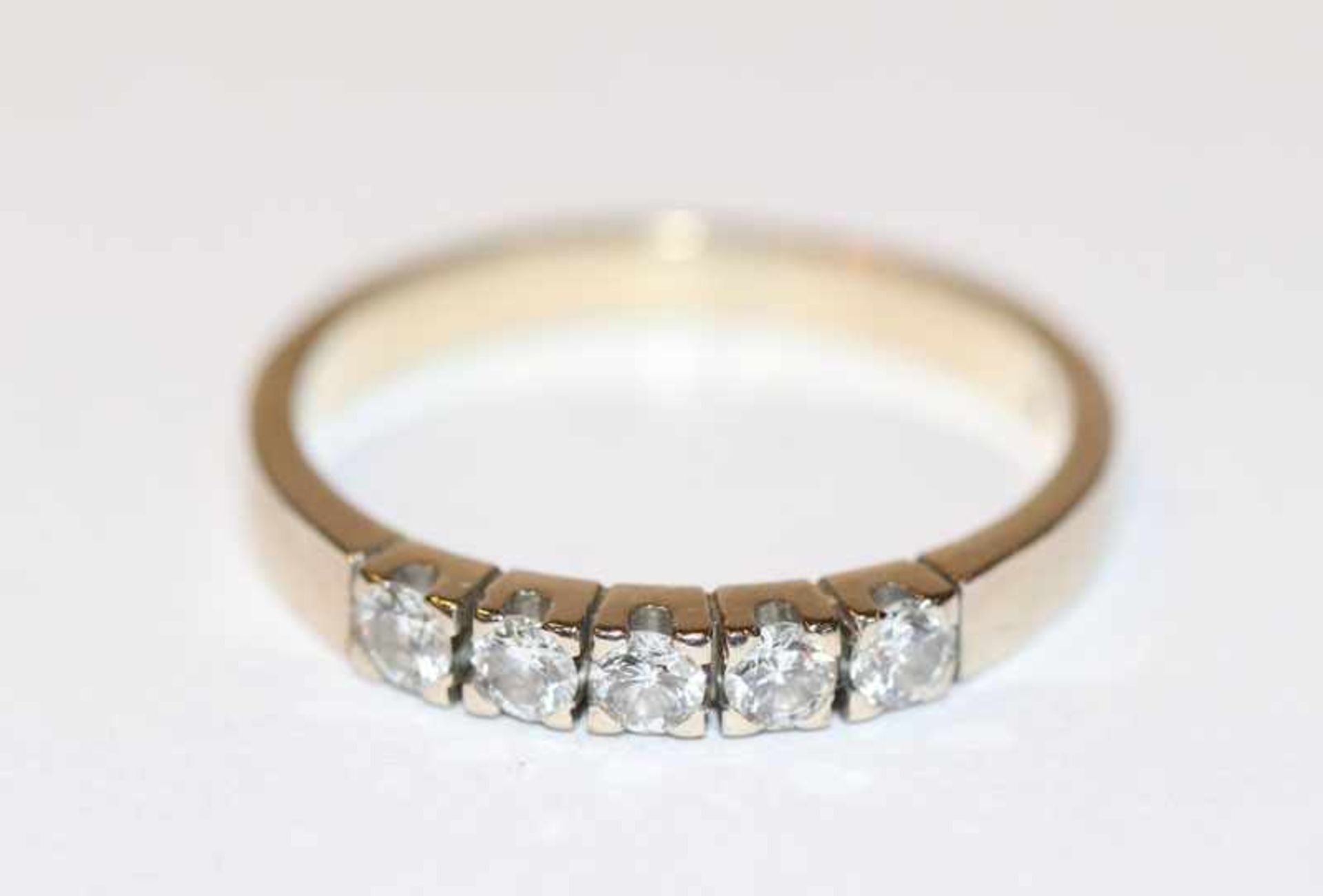 14 k Weißgold Ring mit 5 Diamanten, Gr. 58, 3,9 gr.