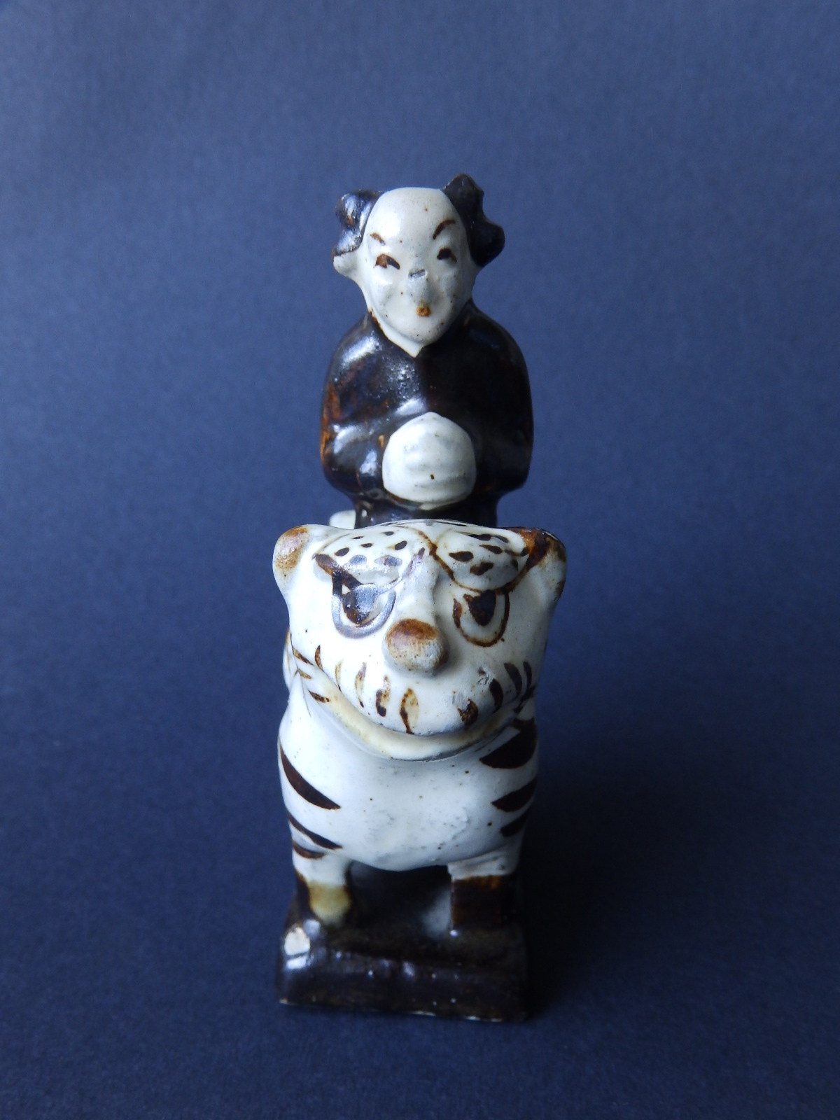 A small Chinese stoneware model of a lohan riding a tiger, Northern Song Dynasty (960-1127AD), - Image 3 of 4