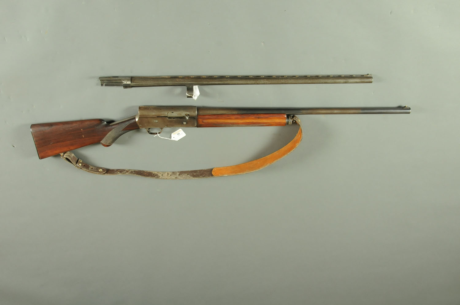 A Browning Auto 5 (3 shot) semiautomatic shotgun, 28.5" barrel, 2 3/4" chamber, 14.