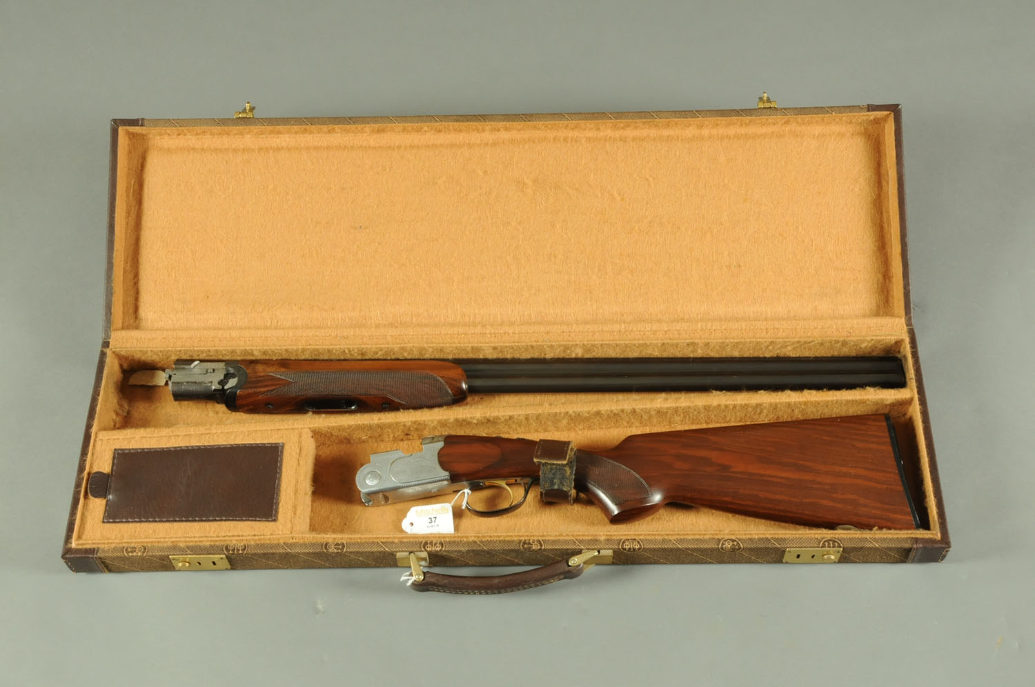 A Beretta 20 bore 687 Sporter over/under shotgun, with 28" barrels, 1/2 and 1/4 choke, - Image 2 of 6