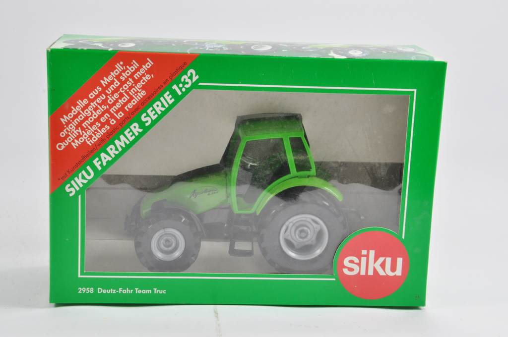 Siku 1/32 Deutz Fahr Team Truc Tractor. M in Box.