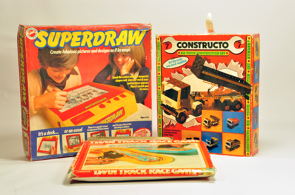 Group of retro / vintage / collectable games including superdraw and two others. Appear complete but