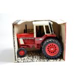 Ertl 1/16 International 1586 Tractor. E to NM in Box.