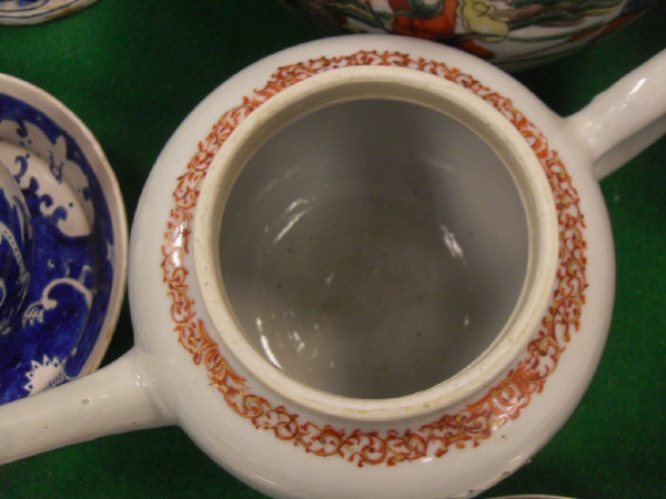 A collection of various Oriental porcelain to include two Chinese ginger jars, teapot and cover, - Image 19 of 22