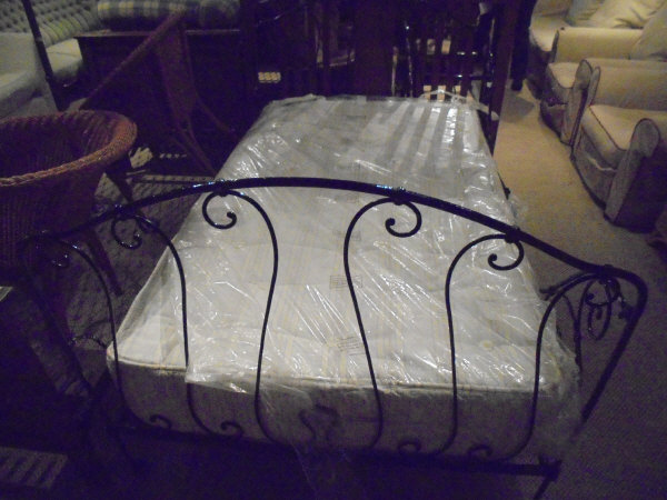 A 19th Century French wrought iron folding bedstead with modern mattress CONDITION - Image 6 of 6