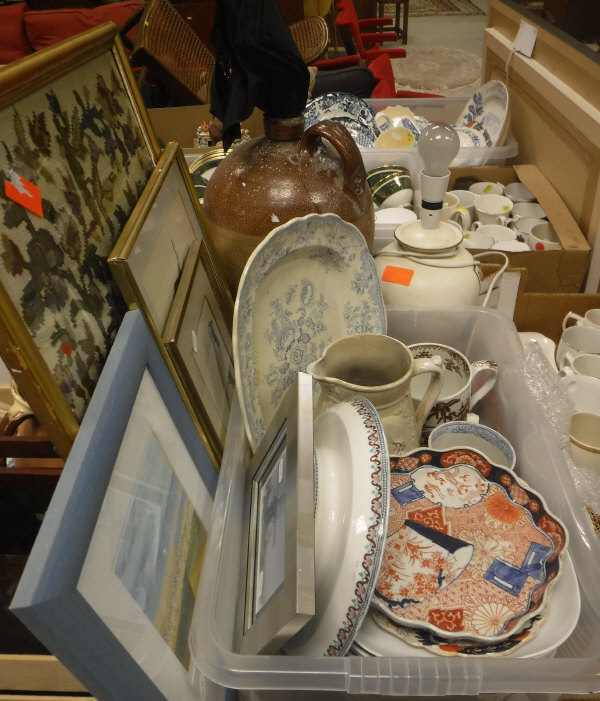 A box of various china wares to include Imari dish, Alcock's "Japan" pattern plate,