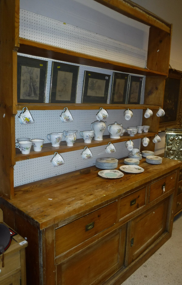 An early 20th Century pine dresser,