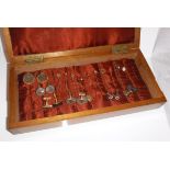An oak box opening to reveal various cufflinks and tie pins, to include one 9 carat gold cufflink,