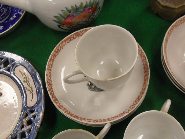 A collection of various Oriental porcelain to include two Chinese ginger jars, teapot and cover, - Image 20 of 22