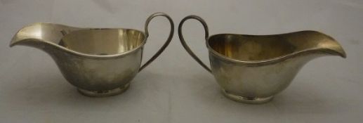 A pair of George VI silver sauce boats (by Stower & Wragg Sheffield 1946/47) 11.