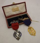 A 9-carat gold masonic jewel inscribed verso "M E Comp Edward Petfield T.I.