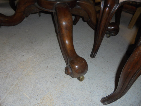 A Victorian burr walnut breakfast table, - Image 11 of 18