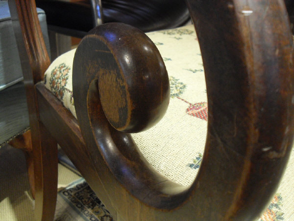 A pair of George III mahogany elbow chairs with bar back and scroll arms above upholstered seats - Image 9 of 10