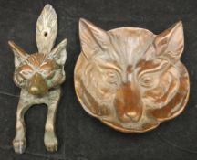 A bronzed pin dish in the form of a fox mask, stamped "J & J Siddons 1300" to back,