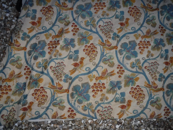 A pair of JP and D Baker cotton interlined curtains with scrolling floral and grape design - Image 2 of 7