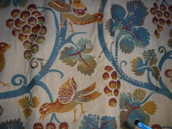 A pair of JP and D Baker cotton interlined curtains with scrolling floral and grape design - Image 7 of 7