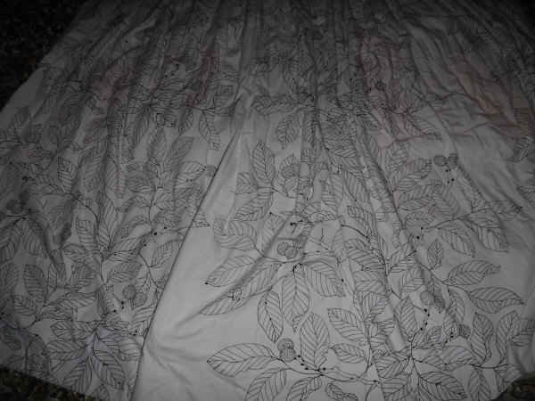 Two pairs of cotton monochrome interlined curtains with leaf and fruit decoration - Image 3 of 3