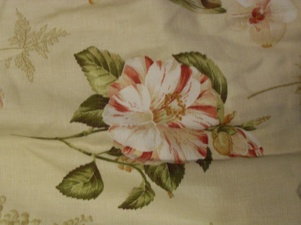 A pair of Sanderson "Lavinia Fern" cotton interlined curtains with matching pelmet - Image 4 of 6