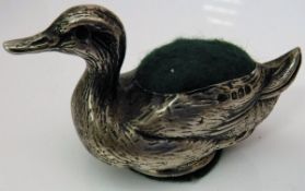 An Edwardian silver pin cushion in the form of a duck with green felt cushion to its' back (by
