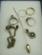 A ladies Avia 15 jewel ladies wristwatch in 9 carat gold case with chain link bracelet,