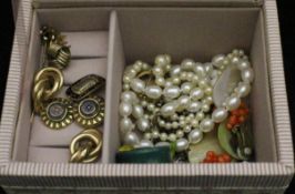 A box of various costume jewellery to include black enamelled and gold mourning brooch,