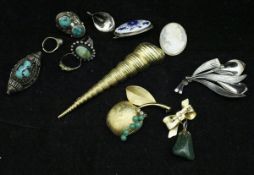 A bag of various costume jewellery, coinage,