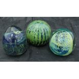 Assorted glass wares to include paperweights with examples to include Mdina, Casa Pupo,