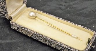 A Ciro pearl stick pin