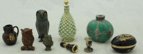 Assorted items to include a Royal Worcester "Old Commemorative Collection" pill pot,