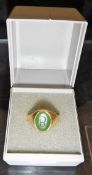 An 18 carat gold signet ring set with jade, 5.