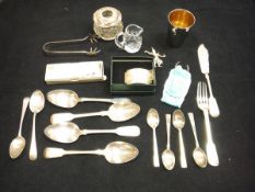 A bag of assorted silver wares to include various silver teaspoons and dessert spoons,