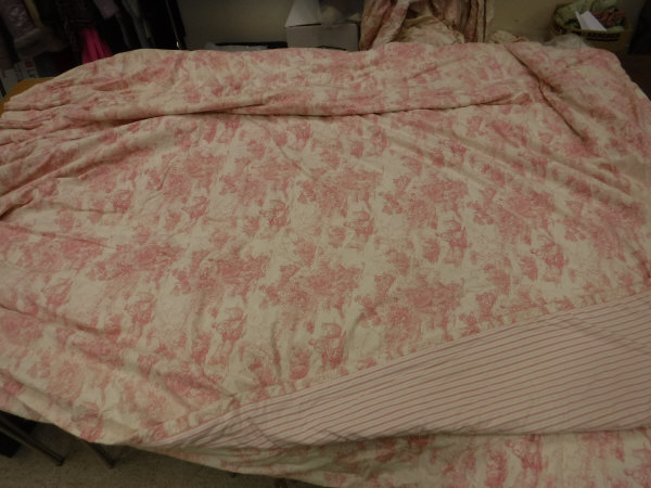 Two pairs of cotton Toile de Jouy pink and cream interlined curtains with fixed triple pinch pleat - Image 2 of 6