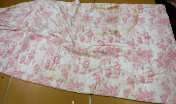 Two pairs of cotton Toile de Jouy pink and cream interlined curtains with fixed triple pinch pleat - Image 4 of 6