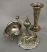 A quantity of small silver wares to include pepper, beaten ashtray, sauceboat (9.