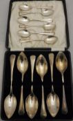 A boxed set of six silver grapefruit spoons (Birmingham 1931) 5.