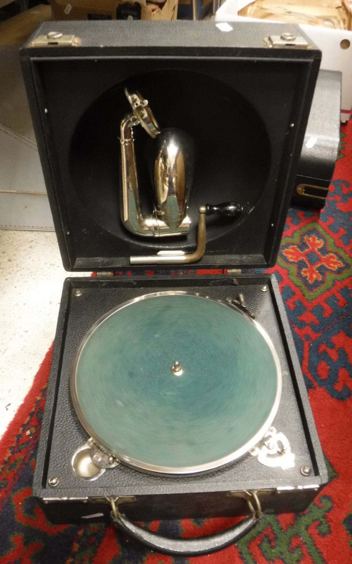 A Decca portable gramophone, a Decca 10 portable gramophone and an HMV plywood cased gramophone, - Bild 3 aus 5