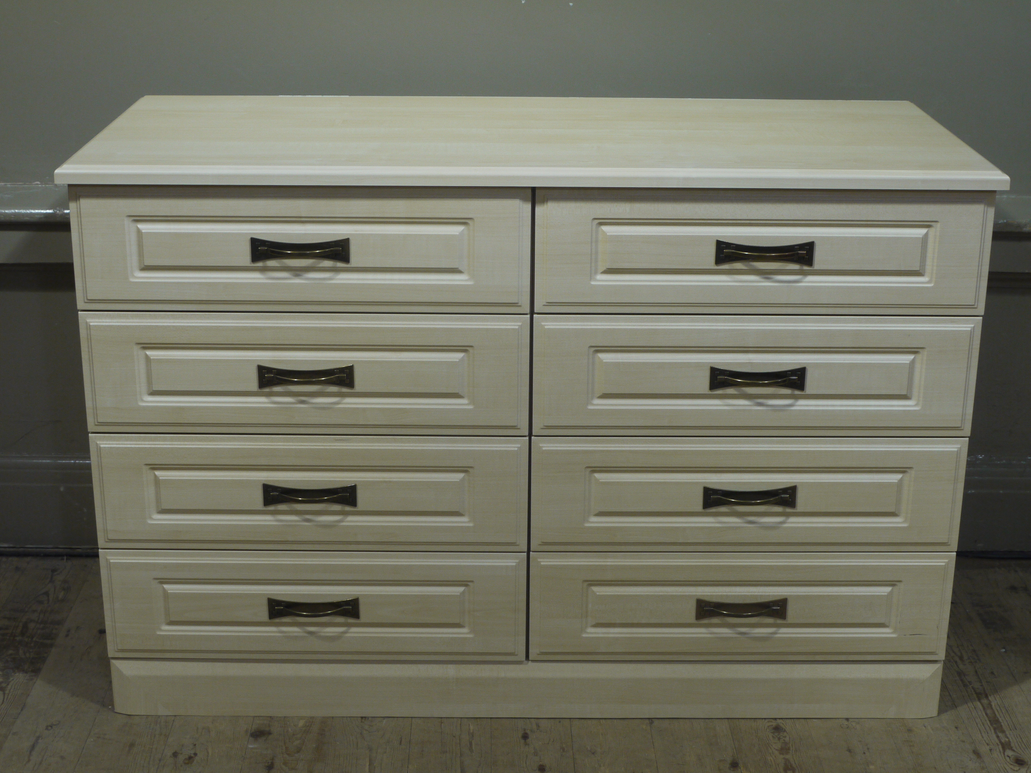 A reproduction bedroom chest of eight drawers matching the preceding lots,