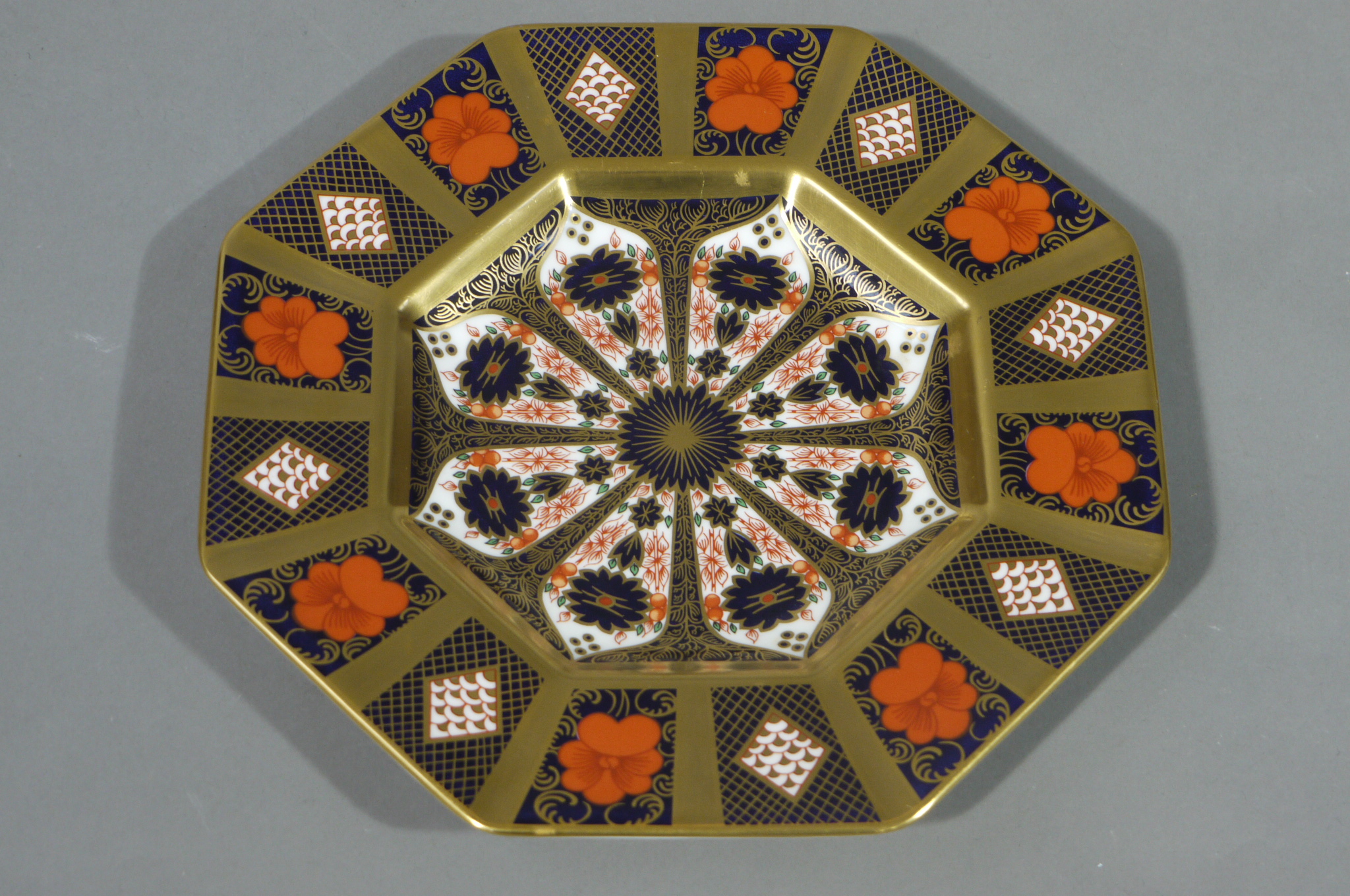 A Royal Crown Derby old Imari plate pattern number 1128 of octagonal outline with dished centre 22.